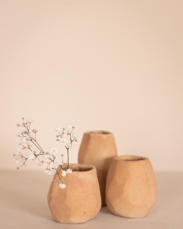 Små vaser i stengodslera