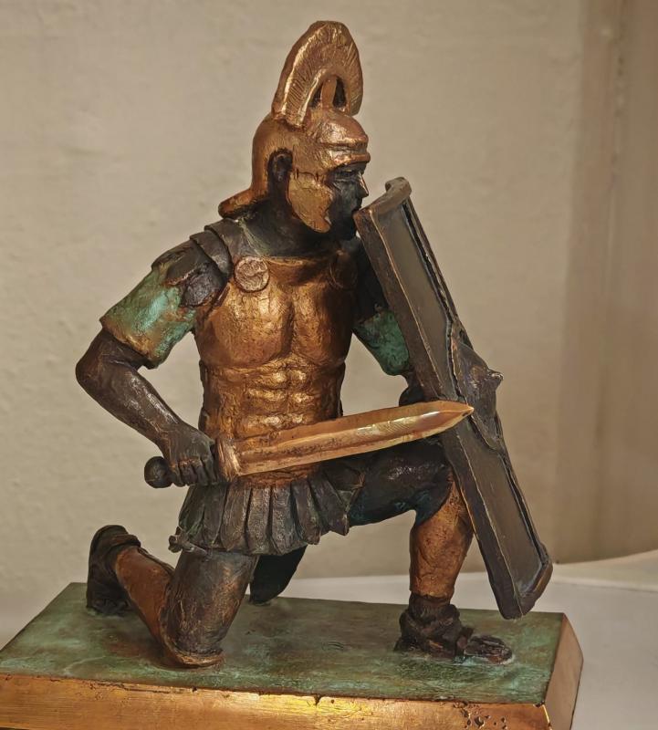 Jussi Hautaniemi_ Gladiator_ pronssi_ 18 cm_2024