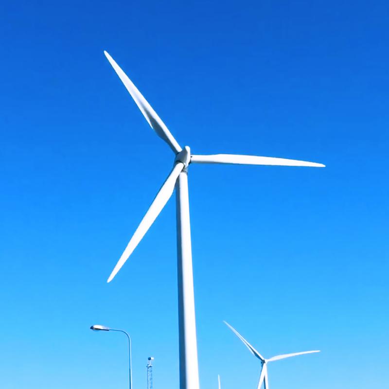 Tea Söderlund, Myllyt, pysäytyskuva videosta, 2025