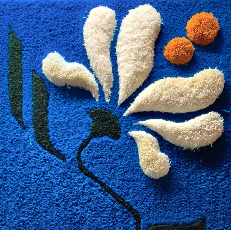 Iina Mykkälä, Kyllä tämä tästä, konetuftattu villalanka puuvillakankaalle, huopa, 4 x 64 x 116 cm, 2024