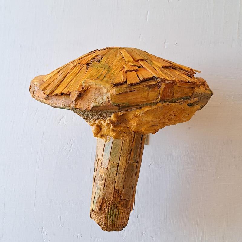 Kivettynyt, 2025, puu ja sekatekniikka, 19 cm x 19 cm x 18 cm