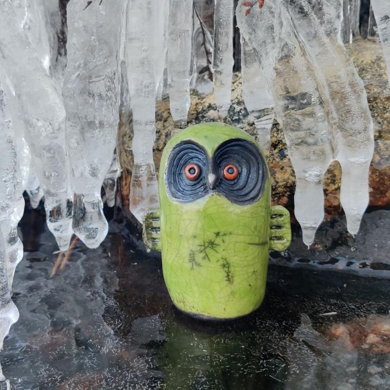 Marja Salerto, pikkupöllö, rakukeramiikka, korkeus 8 cm, 2025