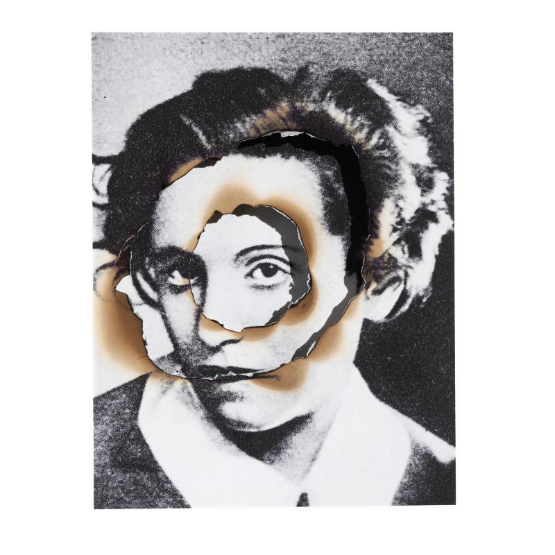 Elisabeth Bergnerin muotokuva, 2024, 44,5x61,5x8cm, pigmenttivedoksia, musta puukehys