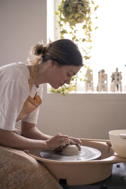 Julia Aminoff-Tatsis vid dreja.