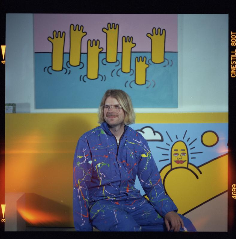 Teemu Keisteri ukkelitaulujen edessä vol2