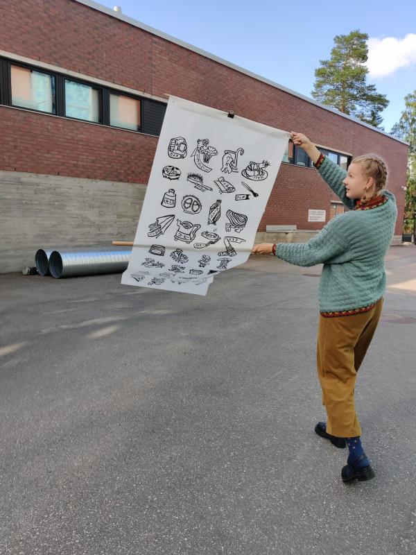 Anna Salmi, e.v. 1/4 sarjasta Katakana: 120 olennaista, 69 x 170 cm, 2024