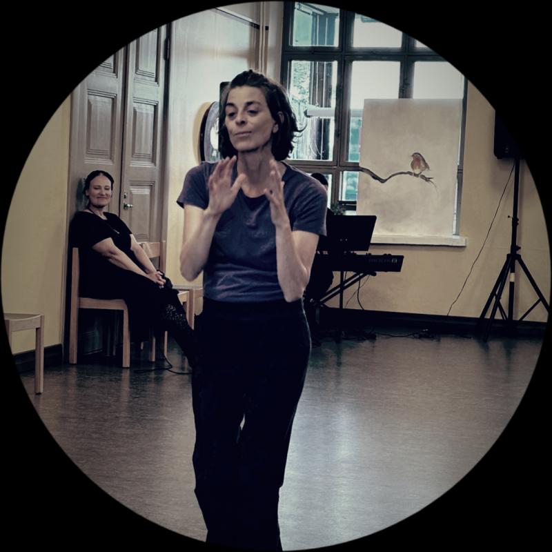 Performans tillsammans med dansare Susanne Montag-Wärnå