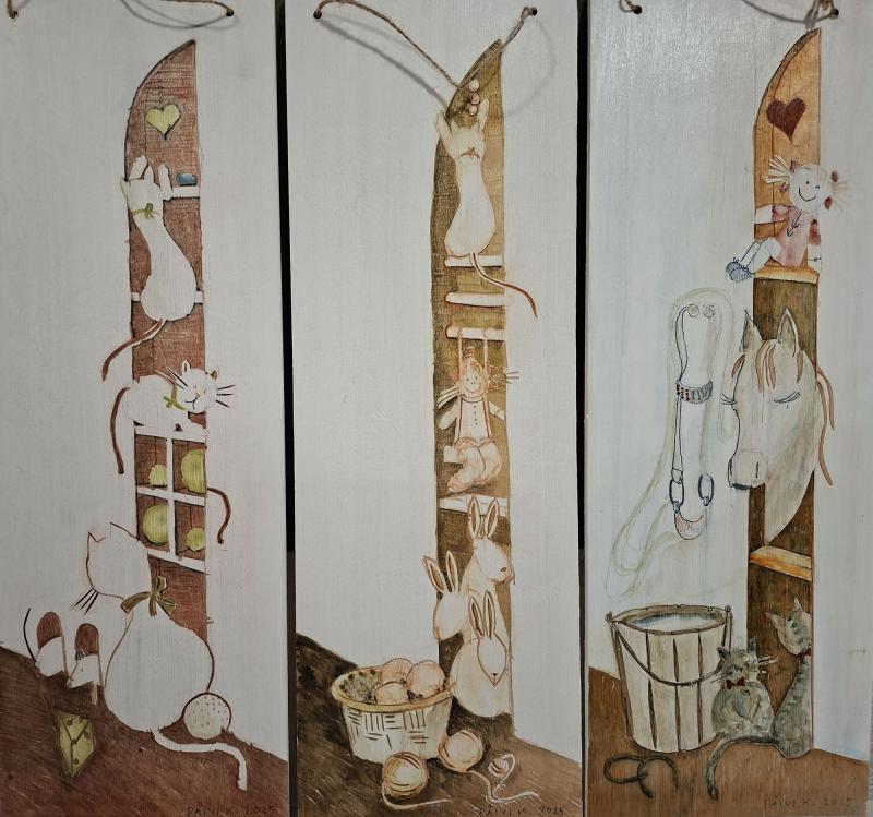 Villit 2025 puuta kaivertaen  ja maalaten noin 50x 20