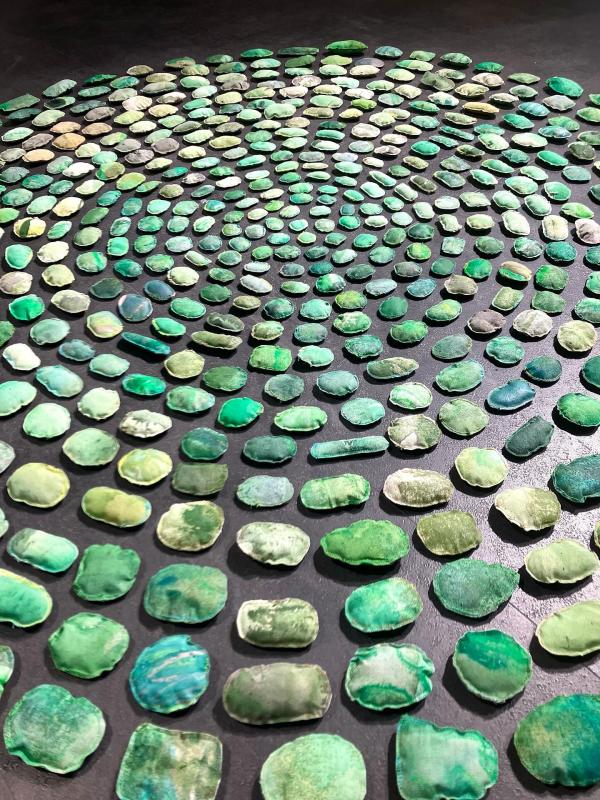 Nimetön (Green Organic) yksityiskohta. Kangas, akryyli ja öljypastelli, 2025