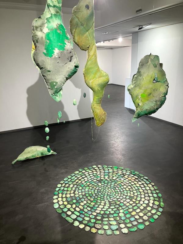 Nimetön (Green Organic) 2025, akryyli, öljypastelli ha kangas