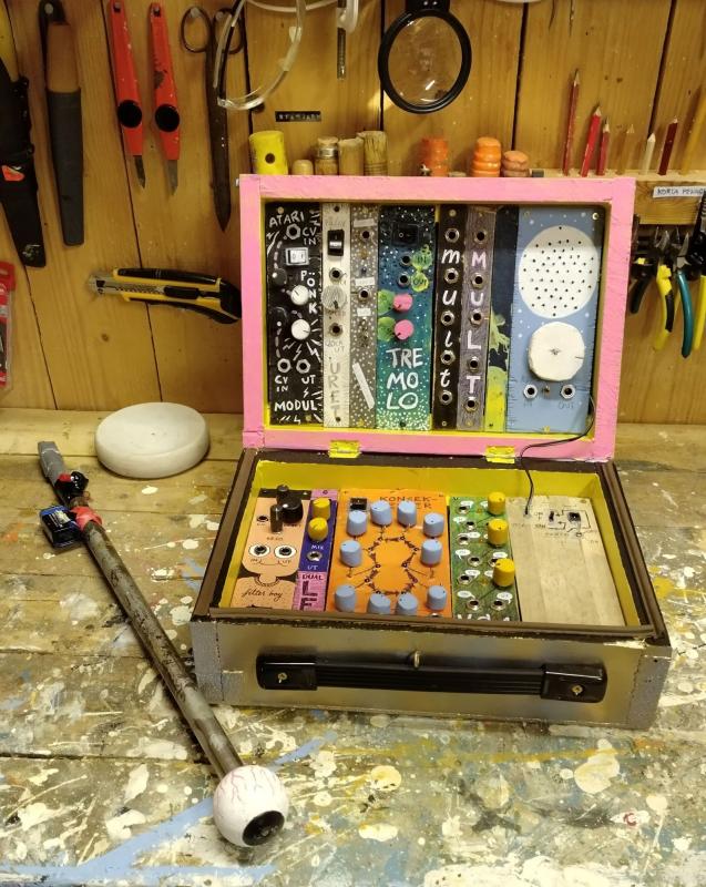 Hemgjord analog modulärsynth "Lelulaatikko"
